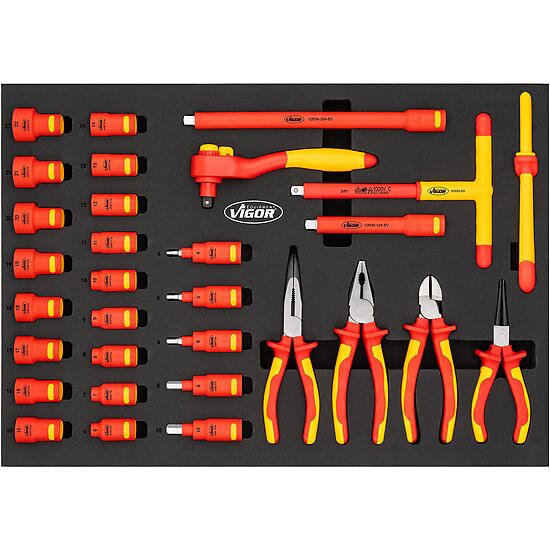 Jeu de clés à douilles et de pinces isolées